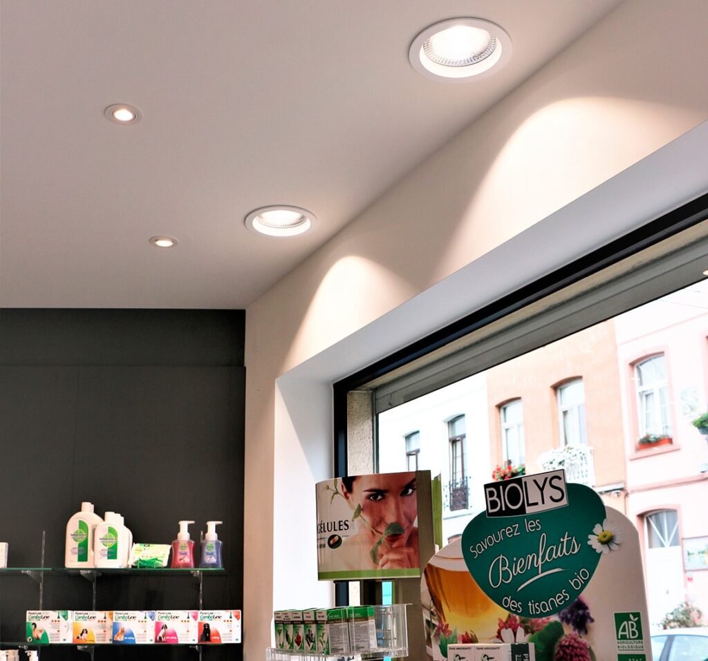 Eclairage pharmacie Floréal vitrine